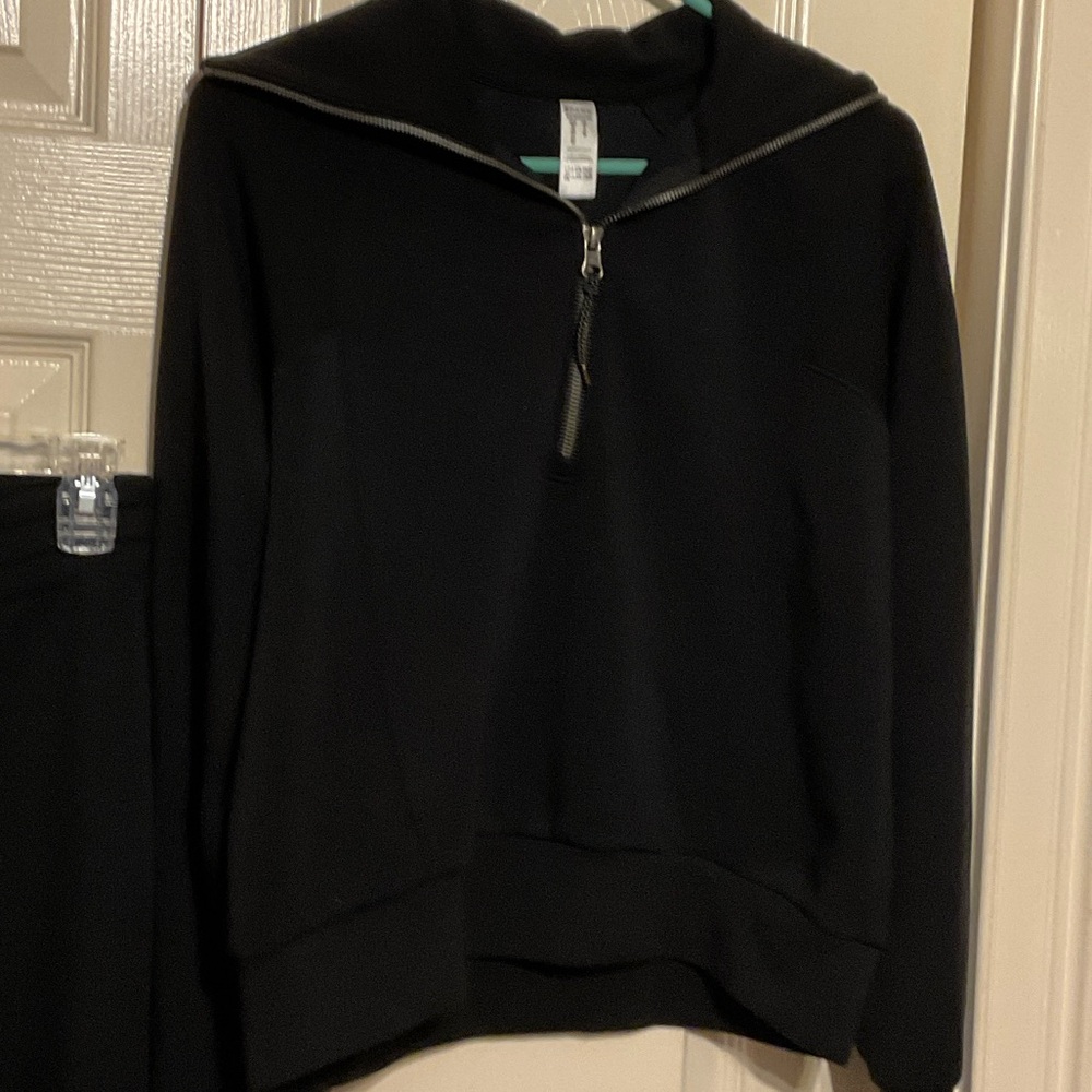 Black Zip-Up Hoodie and Jogger Set - Picture 8 of 9